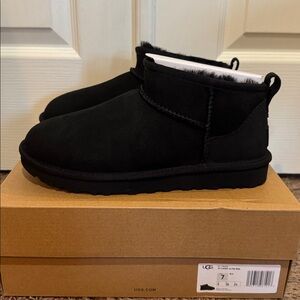 NWT. UGG Womens Chestnut Black Classic Ultra Mini Boot Size 7